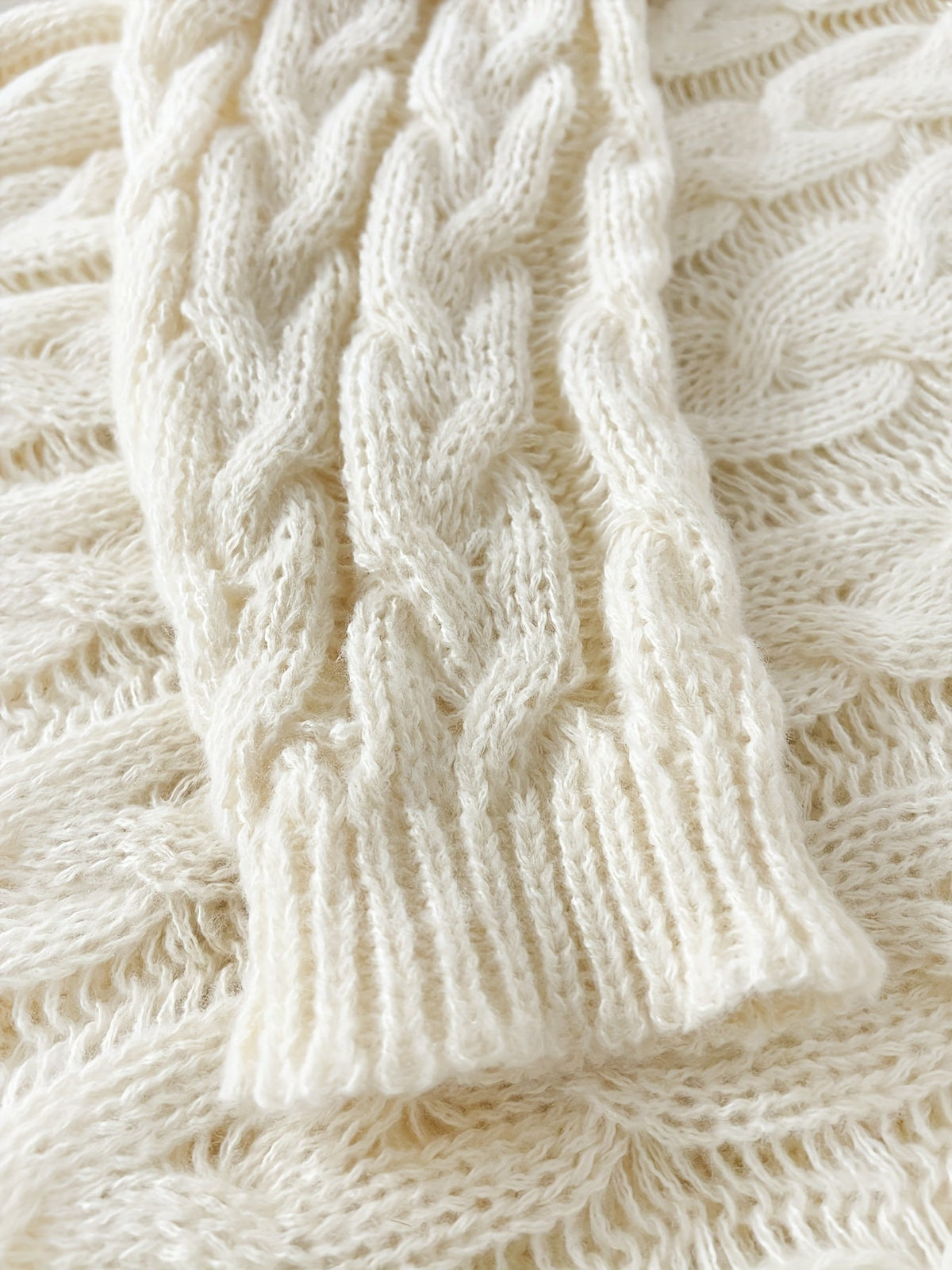 Women's Cable Knit V-Neck Sweater in Angola Mountain Wool