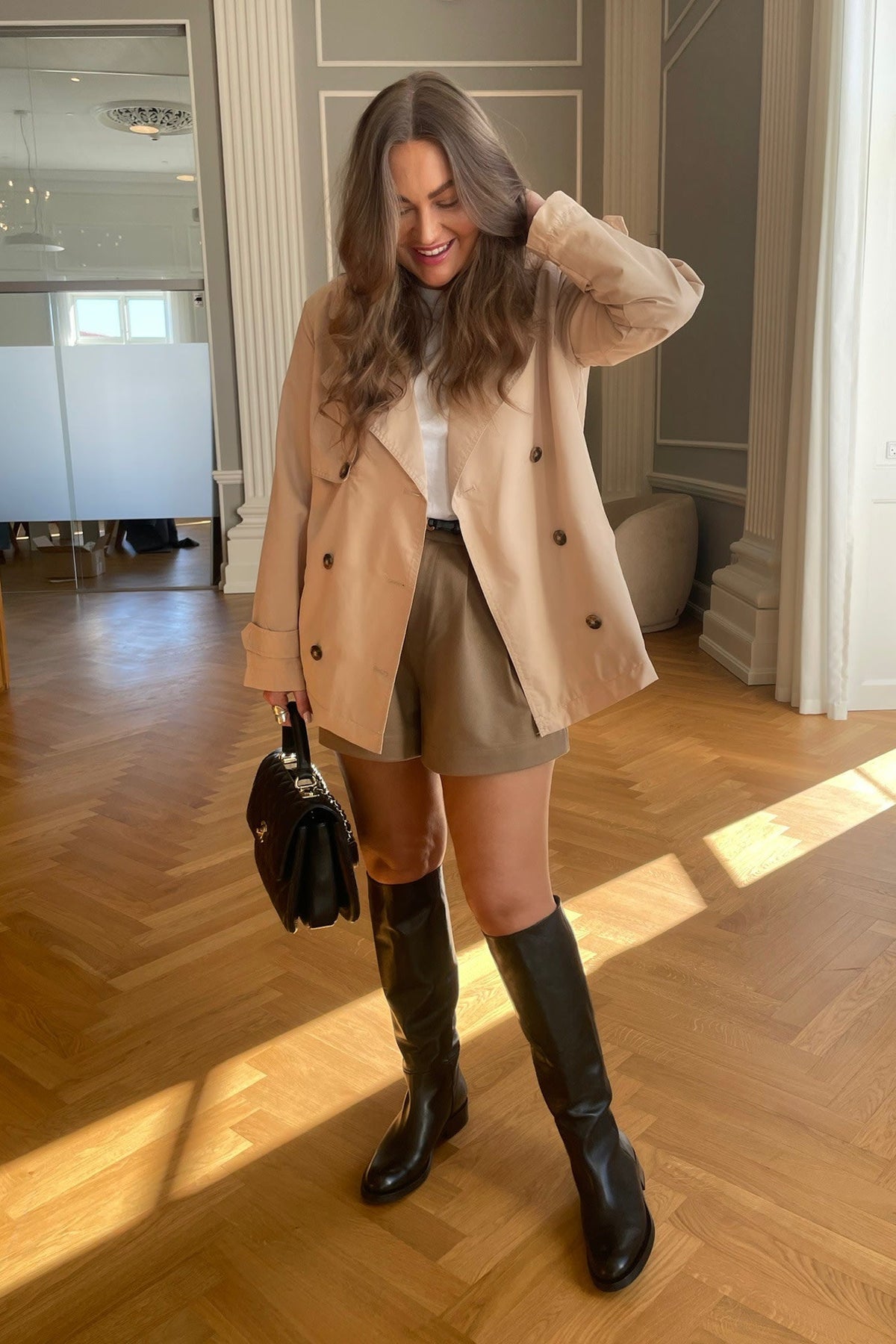 Women's Short Trench Coat with Double-Breasted Notch Lapel