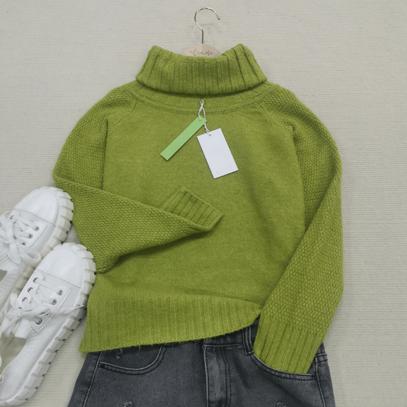 Women's Oversized Turtleneck Jumper with Ribbed Cuffs